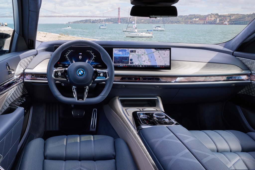 BMW i7